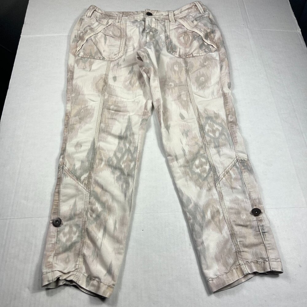 Elegant Beige Patterned Capris